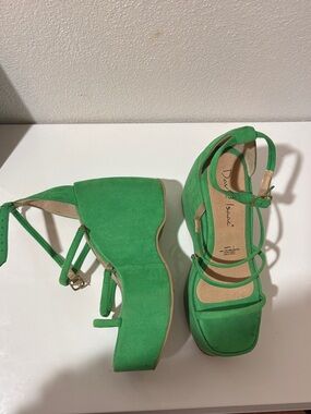 Bold Green Platform Sandals with Strappy Ankle Tie